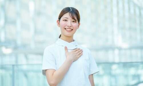 白衣 プロフィール写真の服装